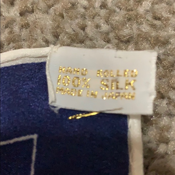 Beautiful hand rolled silk scarf - Picture 6 of 6